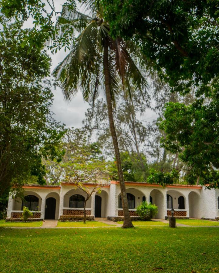 Diani Sea Lodge Diani Beach Bagian luar foto